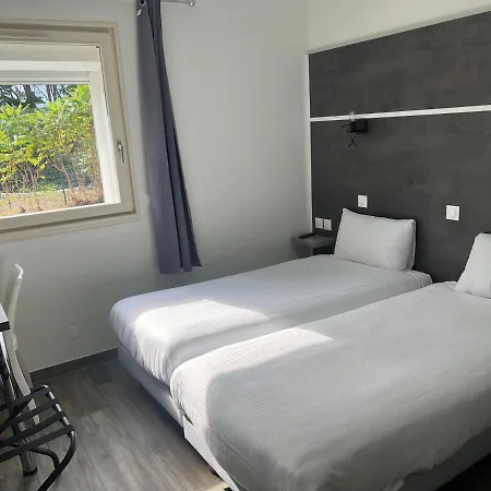 Contact Arc-en-ciel - Reouverture - Entierement Renove Hotel 3*